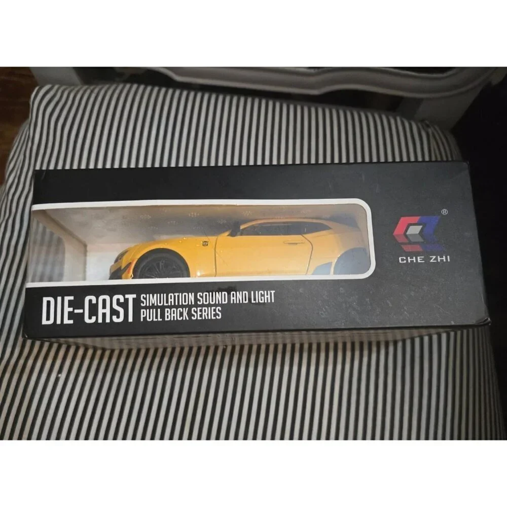 NIB Die-Cast Simulation Sound and Light Pull Back Series Yellow Car